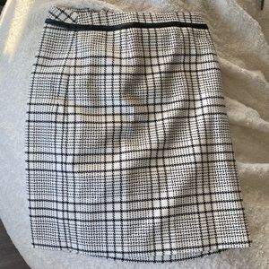 White House Black Market Black and White Pencil Skirt